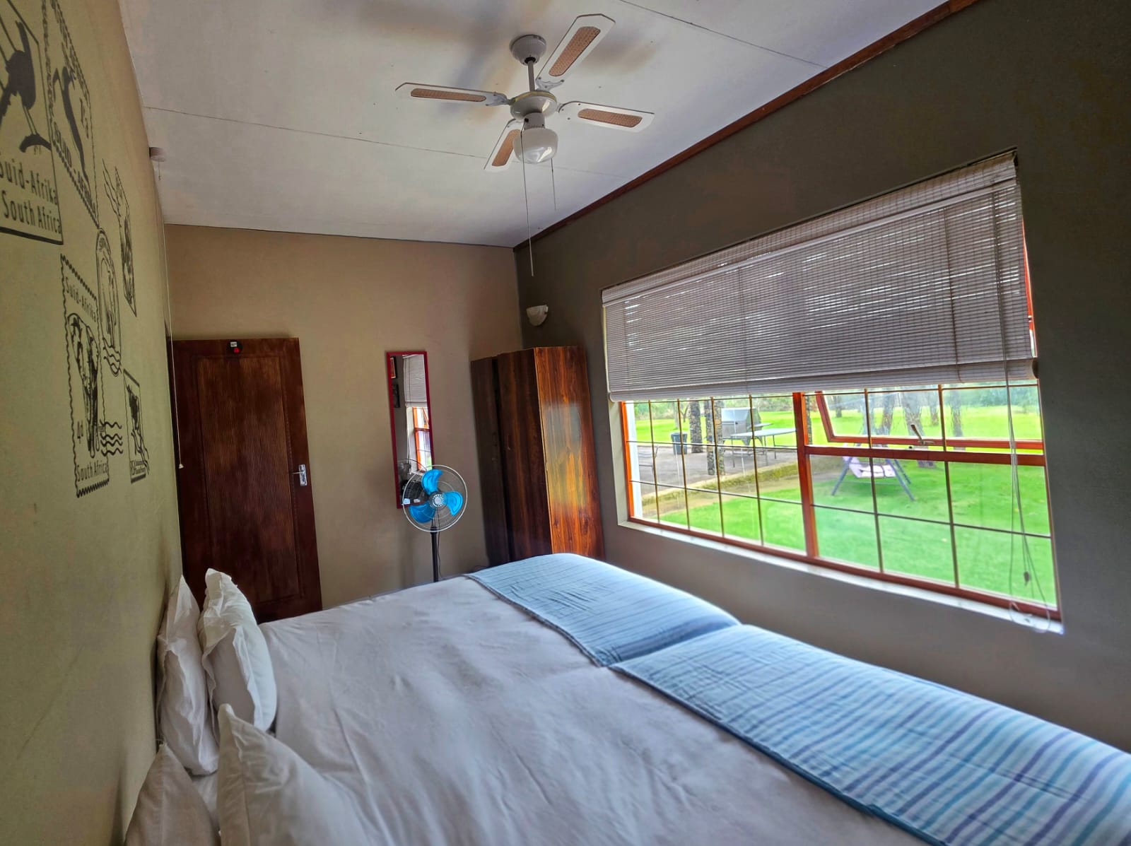 Room 6 — Group Unit at Aqua Terra Guesthouse — photo 2